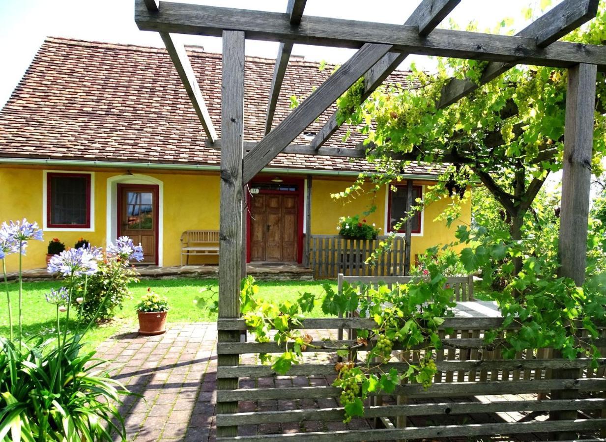 Landlust-Ferienhaus Am Rosenhof Hartberg Exterior photo
